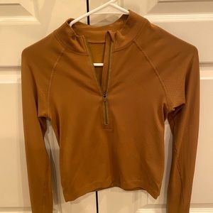 Lululemon fitted Crop half zip